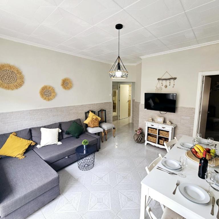 Cozynest ALICANTE - Apartment with Terrace by SunCastle apartamentos - Three-Bedroom Apartment - 3