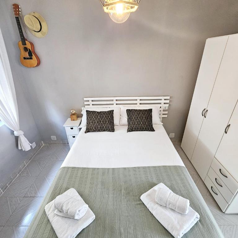 Cozynest ALICANTE - Apartment with Terrace by SunCastle apartamentos - Three-Bedroom Apartment - 7