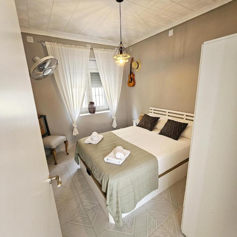 Cozynest ALICANTE - Apartment with Terrace by SunCastle apartamentos - Three-Bedroom Apartment - 6