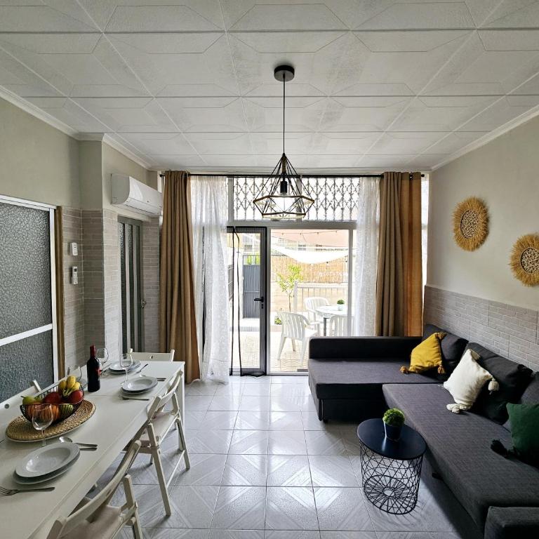 Cozynest ALICANTE - Apartment with Terrace by SunCastle apartamentos - Three-Bedroom Apartment - 16