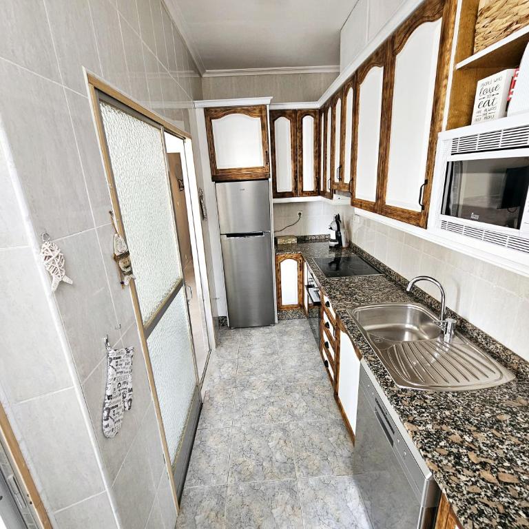 Cozynest ALICANTE - Apartment with Terrace by SunCastle apartamentos - Three-Bedroom Apartment - 13