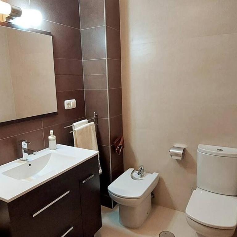 Superacogedor y semicentrico piso - Apartamento de 3 dormitorios - 26