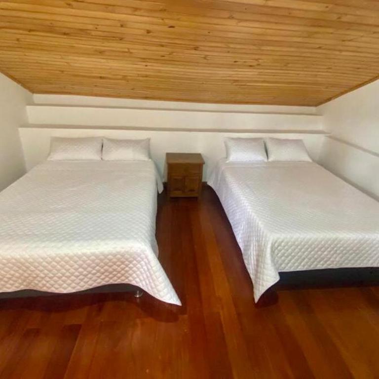 Hospedaje Casa Lola - Habitación Doble - 2 camas dobles - 2