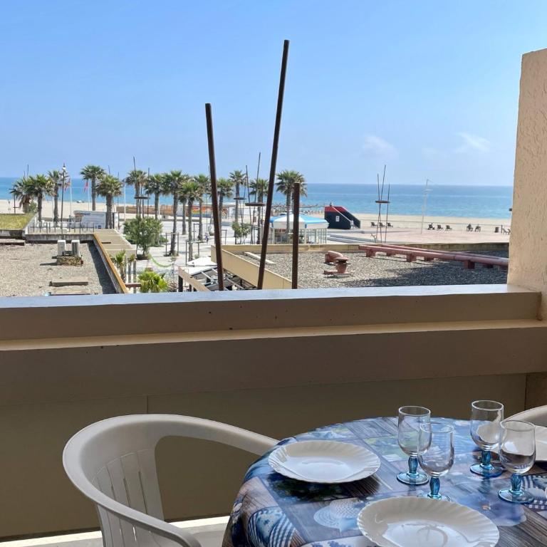 Appartement 2 pièces avec piscine proche commerces - FR-1-748-4 - Apartment - 1
