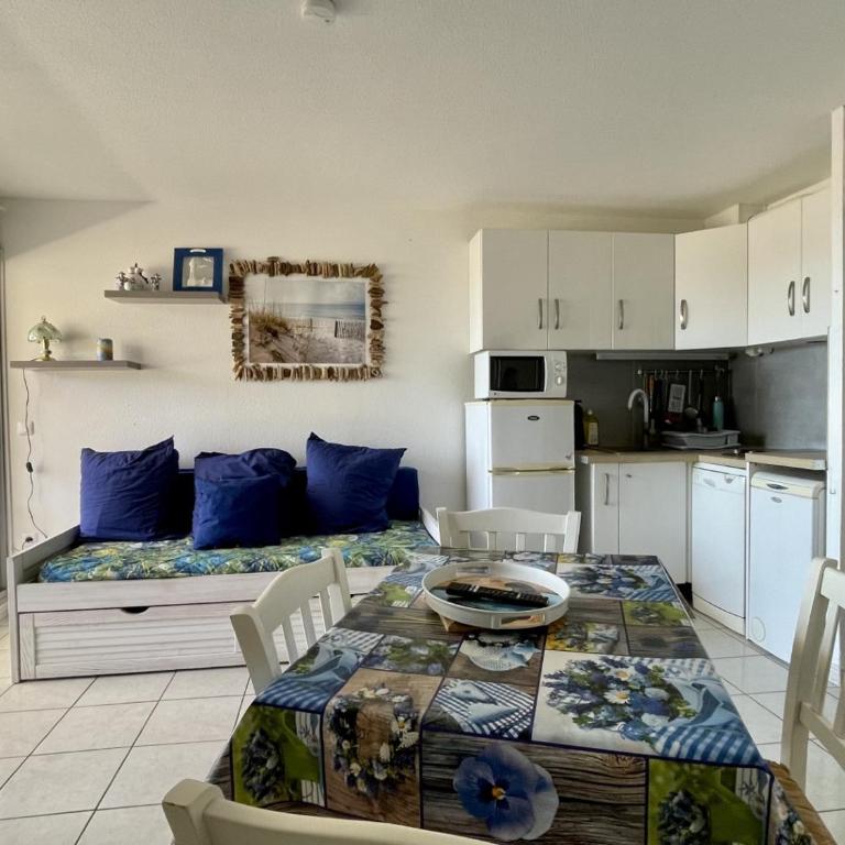 Appartement 2 pièces avec piscine proche commerces - FR-1-748-4 - Apartment - 11