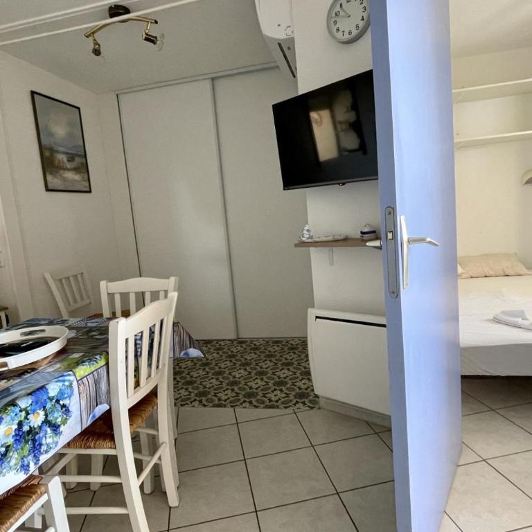 Appartement 2 pièces avec piscine proche commerces - FR-1-748-4 - Apartment - 19