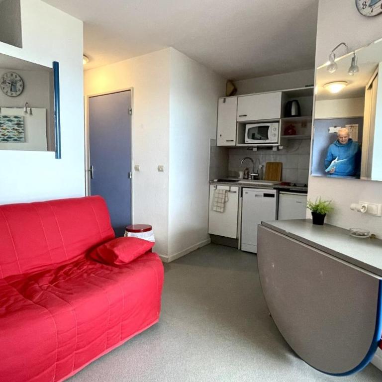Appartement avec Piscine et Terrasse Proche Commerces - FR-1-748-15 - Apartment - 2