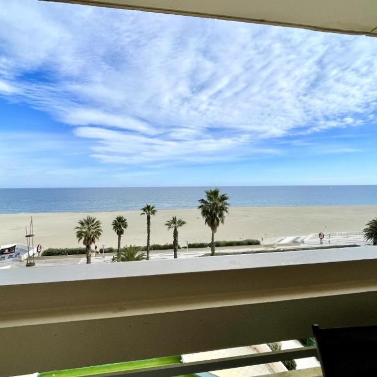 Appartement avec Piscine et Terrasse Proche Commerces - FR-1-748-15 - Apartment - 4