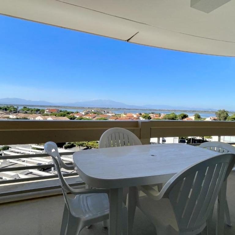 Appartement 2 chambres avec piscine et terrasse, à 50m de la plage - FR-1-748-9 - Apartment - 8