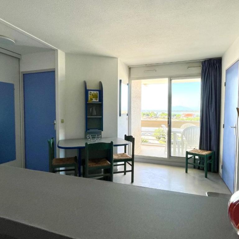 Appartement 2 chambres avec piscine et terrasse, à 50m de la plage - FR-1-748-9 - Apartment - 12