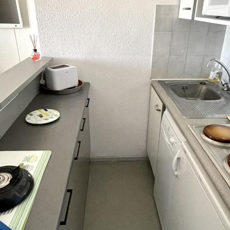 Appartement 2 chambres avec piscine et terrasse, à 50m de la plage - FR-1-748-9 - Apartment - 18