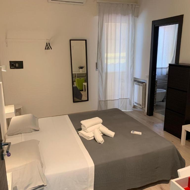 Enjoy Tropea Accomodation - Double Room with Private Bathroom - 1