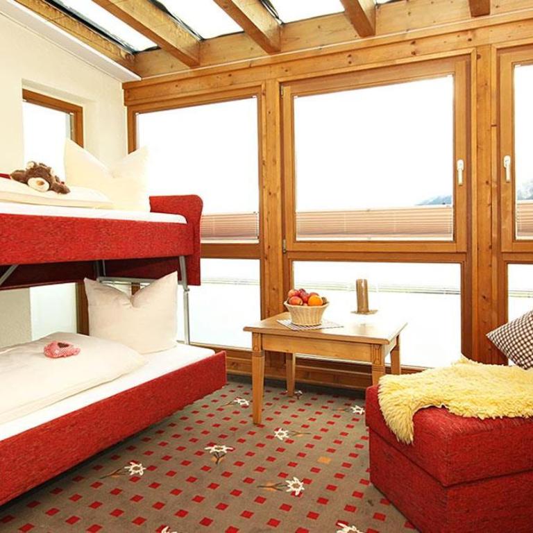 Landhotel Alphorn - Familienzimmer mit Bergblick - 5
