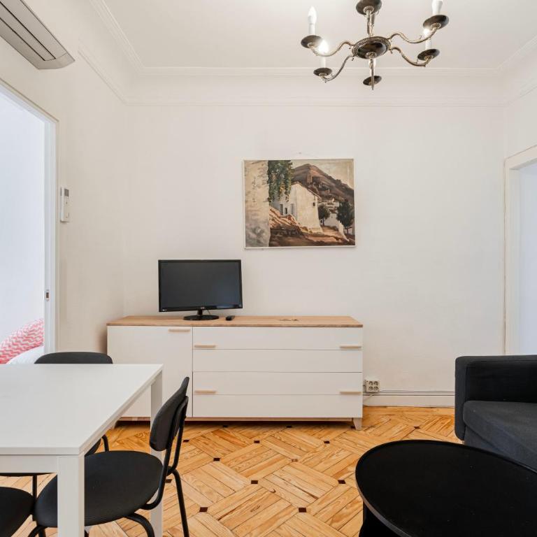 Plaza de España Madrid Centro TEMPORAL M JAM472 - Three-Bedroom Apartment - 3