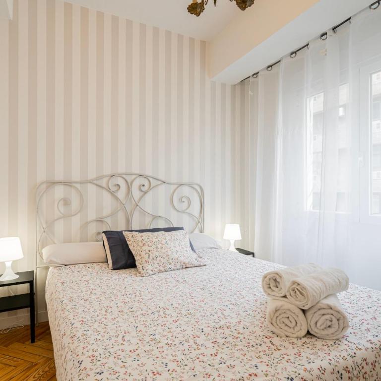 Plaza de España Madrid Centro TEMPORAL M JAM472 - Three-Bedroom Apartment - 16