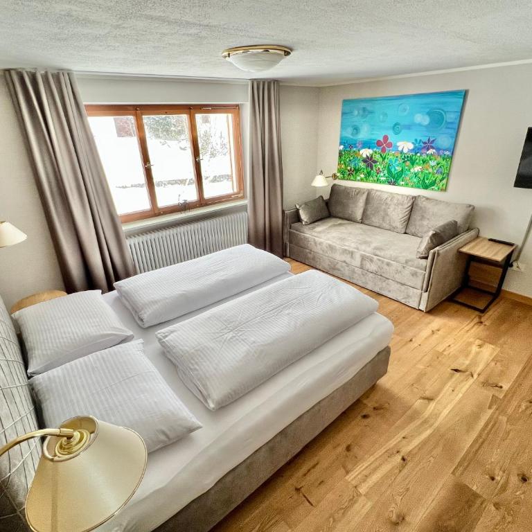 Haus Schrofenstein - Comfort Dreibettzimmer - 5