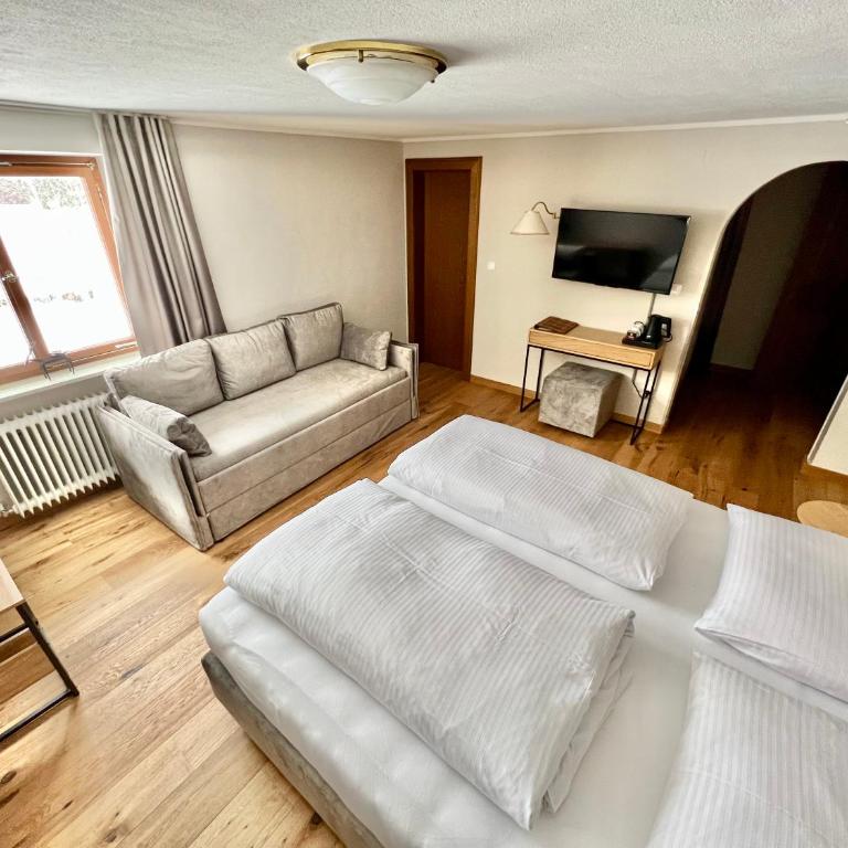 Haus Schrofenstein - Comfort Dreibettzimmer - 13