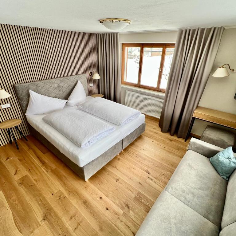 Haus Schrofenstein - Comfort Dreibettzimmer - 1