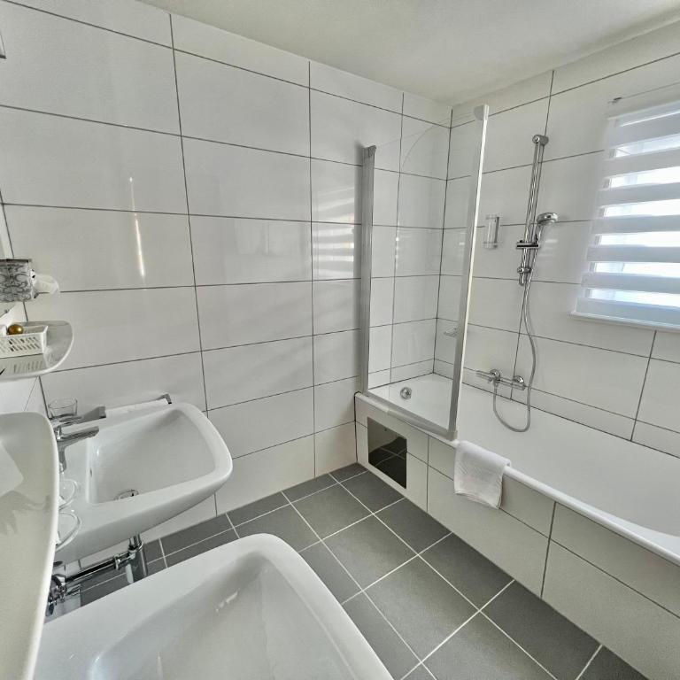 Haus Schrofenstein - Comfort Dreibettzimmer - 17