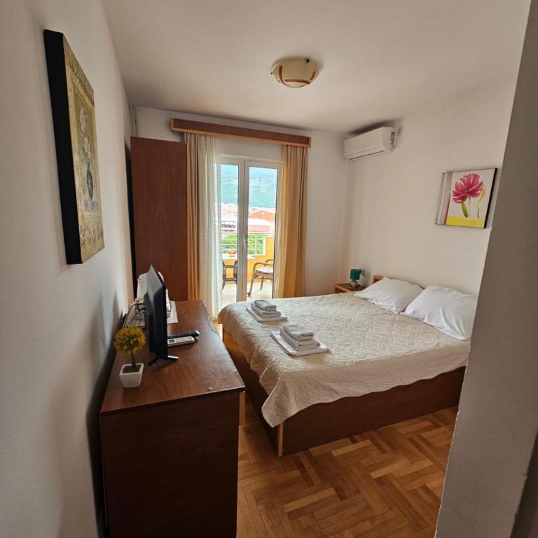 Apartments & Rooms Vuksanovic Ivana - Dvokrevetna Soba sa Bračnim Krevetom i Balkonom - 5