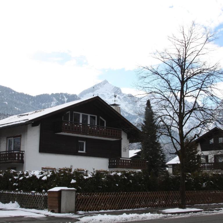 Maisonette Apartment DHH Zugspitzblick mit eigenem Garten - Maisonette-Apartment - 34