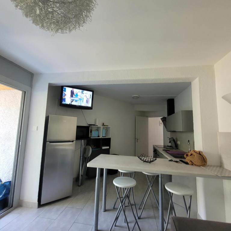COLLIOURE tres bel appart a 150 metres des plages avec jardin prive et parking dans residence securisee - Apartamento de 2 dormitorios - 5