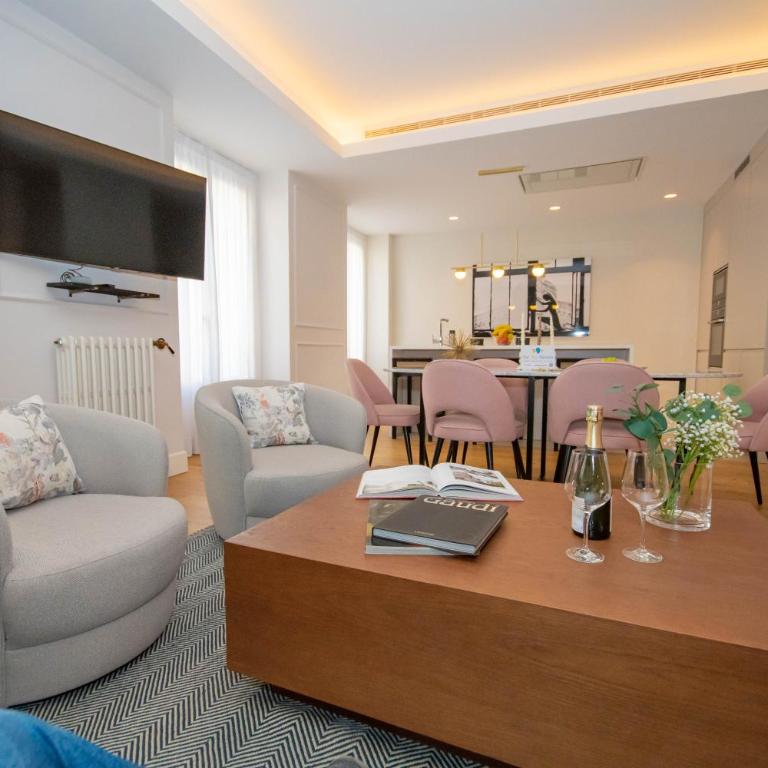 For You Rentals Lujoso y elegante ap TEMPORAL en Centro Madrid ALC353 - Three-Bedroom Apartment - 5
