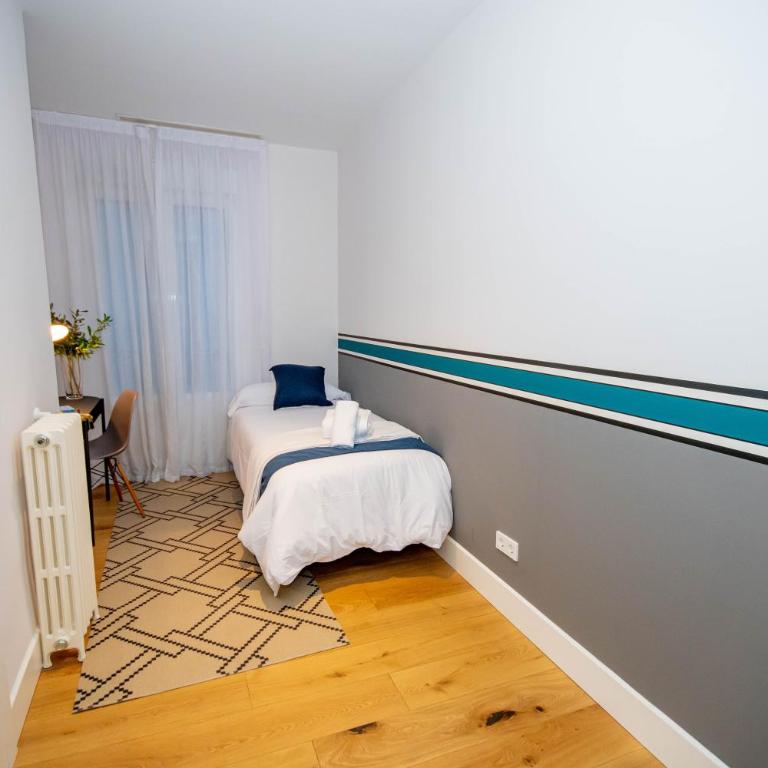For You Rentals Lujoso y elegante ap TEMPORAL en Centro Madrid ALC353 - Three-Bedroom Apartment - 11