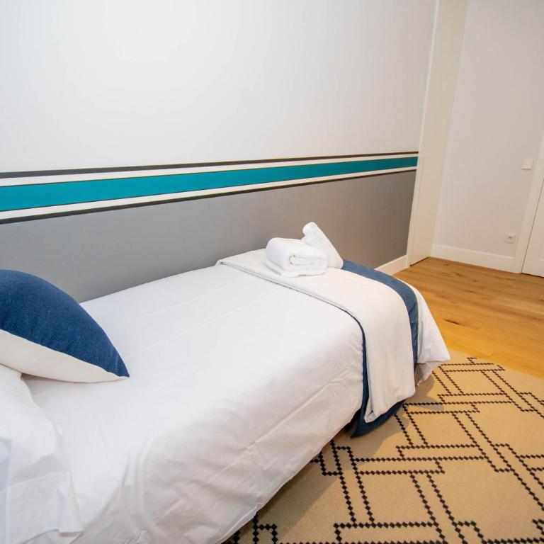 For You Rentals Lujoso y elegante ap TEMPORAL en Centro Madrid ALC353 - Three-Bedroom Apartment - 13