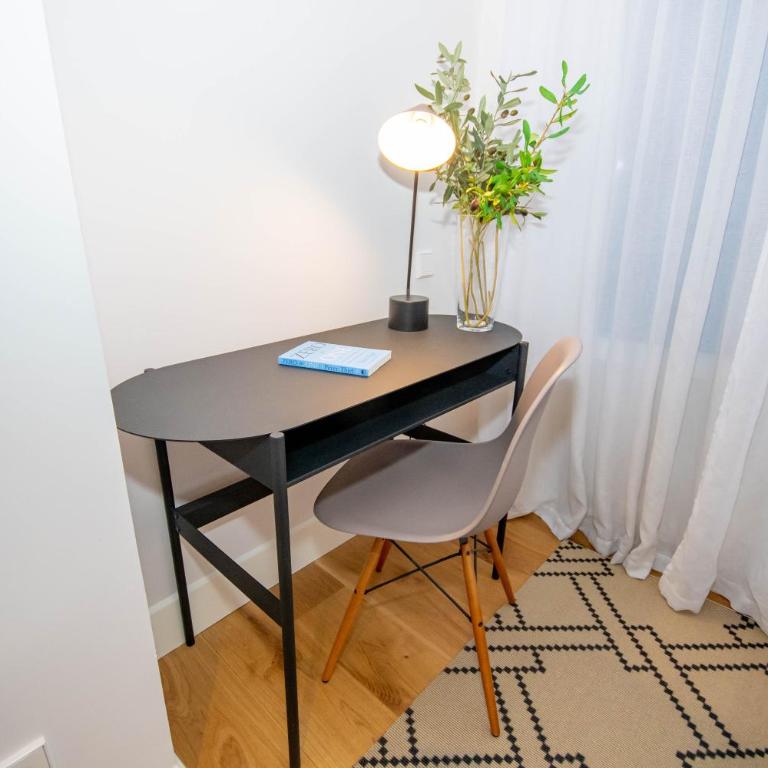 For You Rentals Lujoso y elegante ap TEMPORAL en Centro Madrid ALC353 - Three-Bedroom Apartment - 12