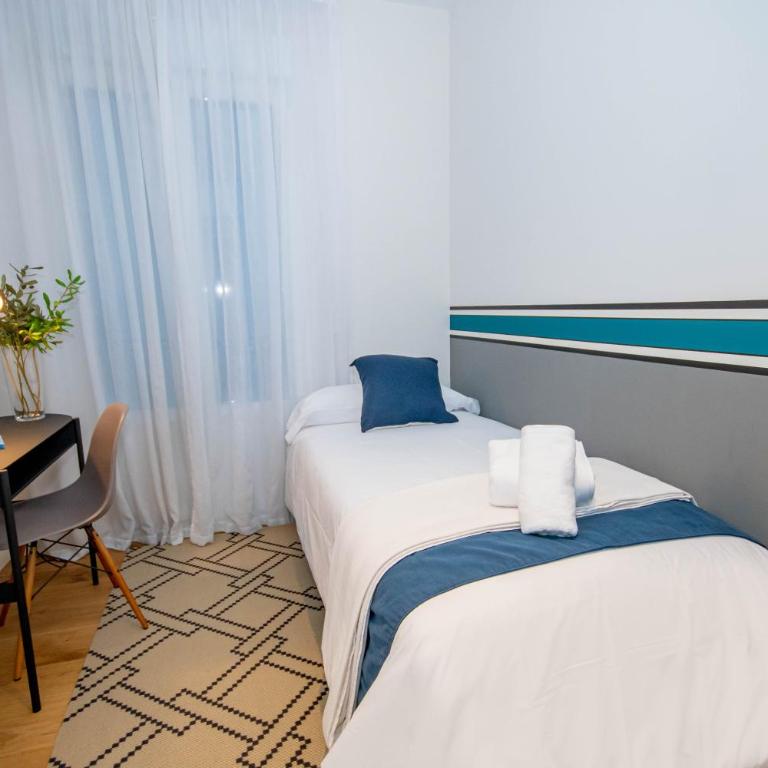 For You Rentals Lujoso y elegante ap TEMPORAL en Centro Madrid ALC353 - Three-Bedroom Apartment - 10