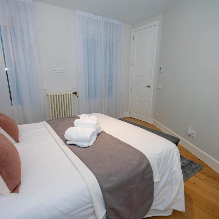 For You Rentals Lujoso y elegante ap TEMPORAL en Centro Madrid ALC353 - Three-Bedroom Apartment - 18