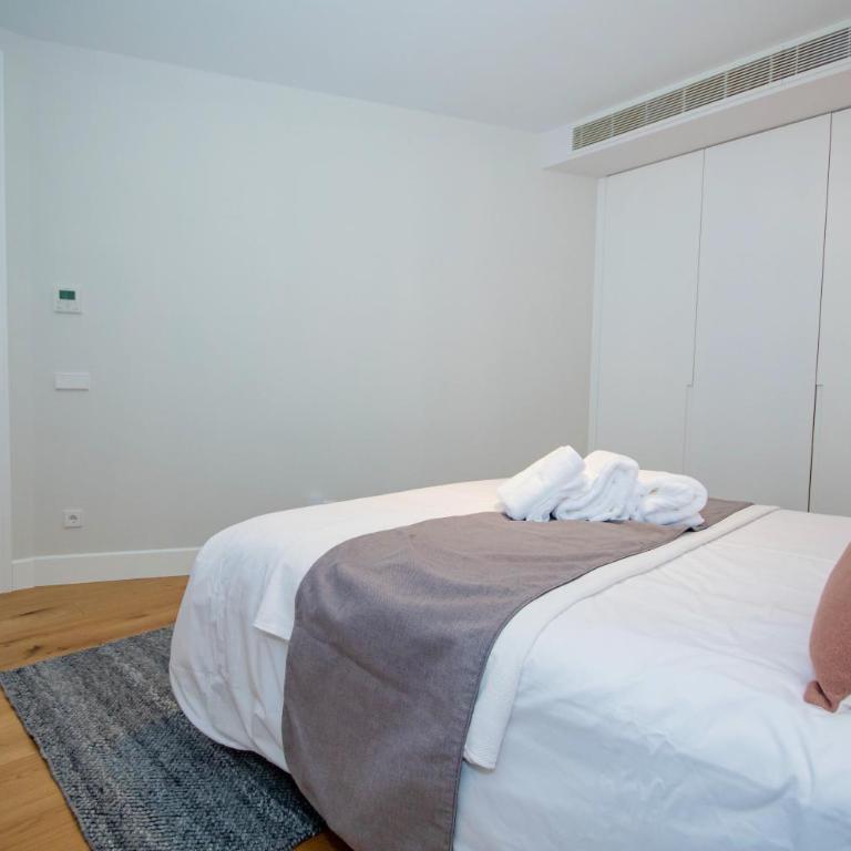 For You Rentals Lujoso y elegante ap TEMPORAL en Centro Madrid ALC353 - Three-Bedroom Apartment - 20