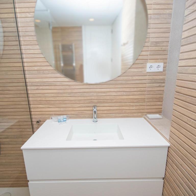 For You Rentals Lujoso y elegante ap TEMPORAL en Centro Madrid ALC353 - Three-Bedroom Apartment - 23