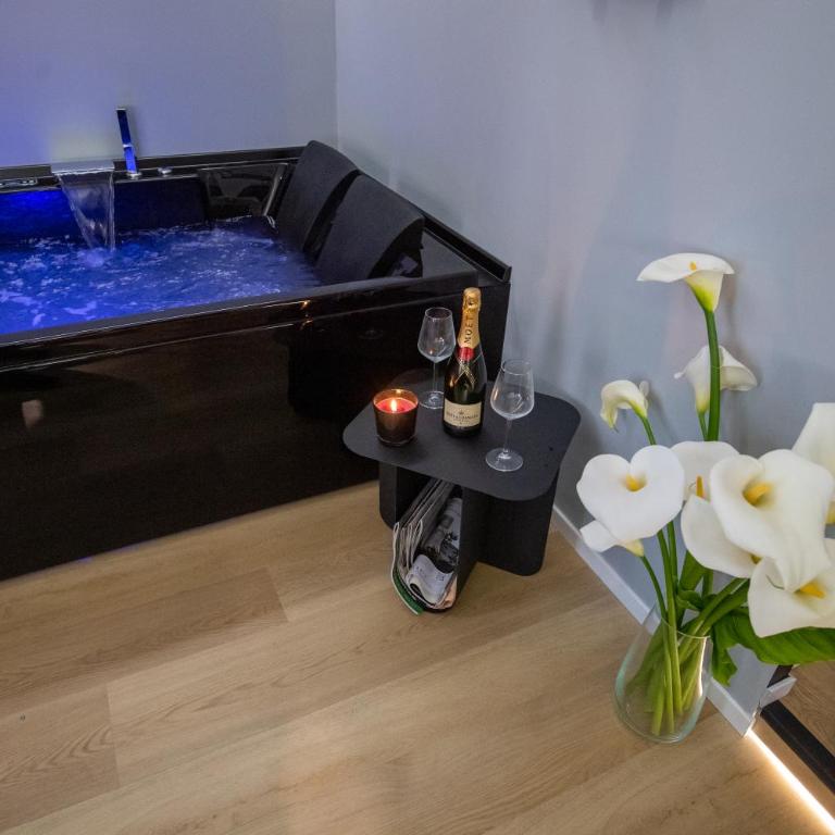 Contemporaneamente 147 - Modern & Comfort Rooms - Deluxe Double or Twin Room with Spa Bath - 3