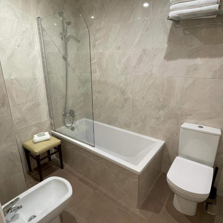 Hotel Amandi - Doppelzimmer mit Zustellbett - 7