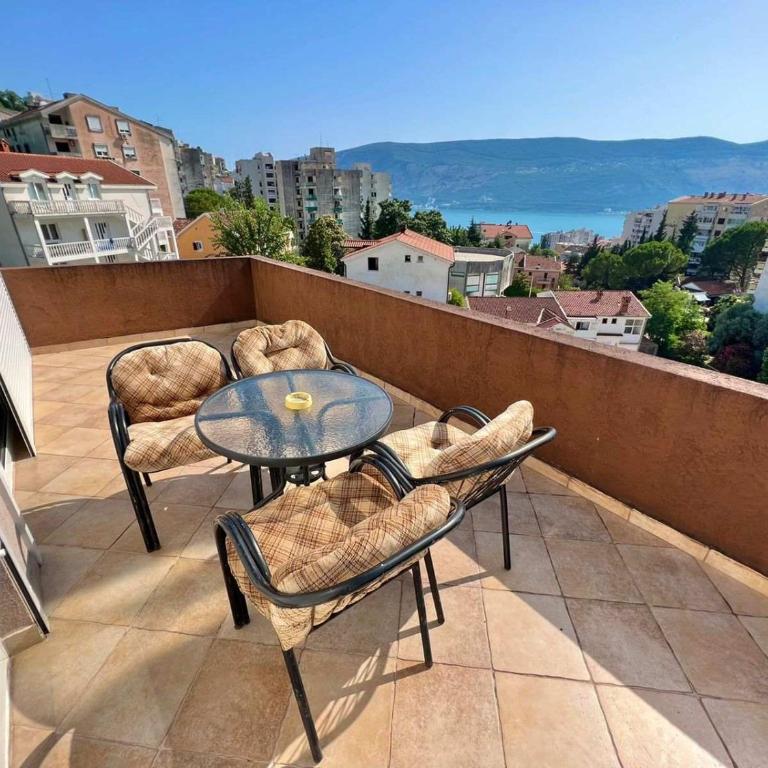 Apartments Lav Costas - One-Bedroom Apartment with Balcony and Sea View - 3