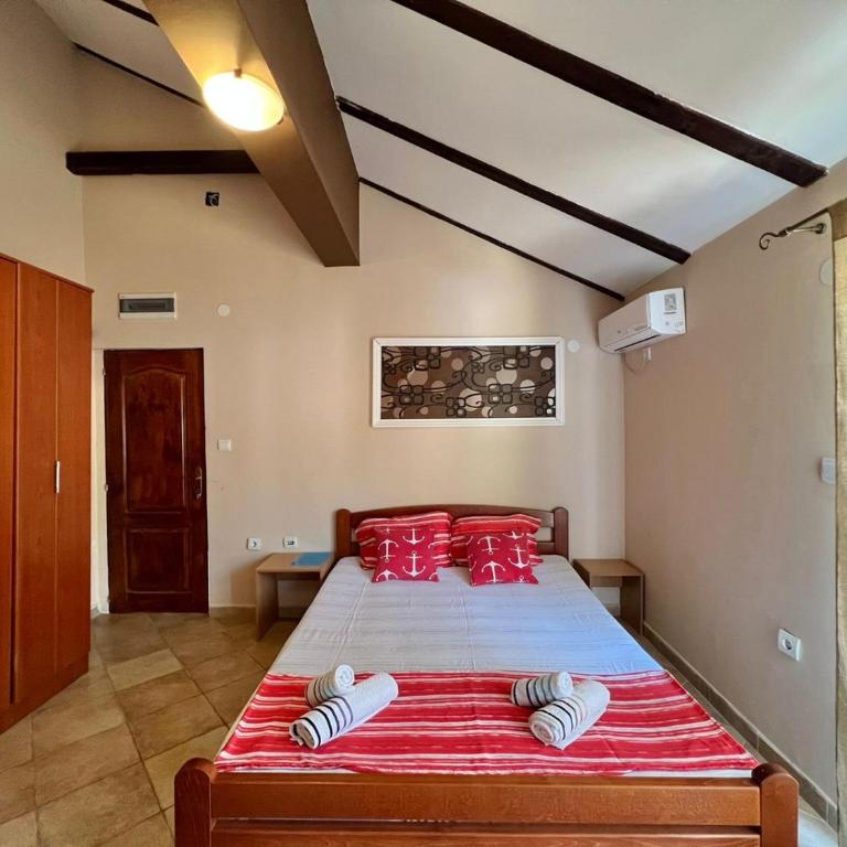 Apartments Lav Costas - Apartment with Pool View - 7