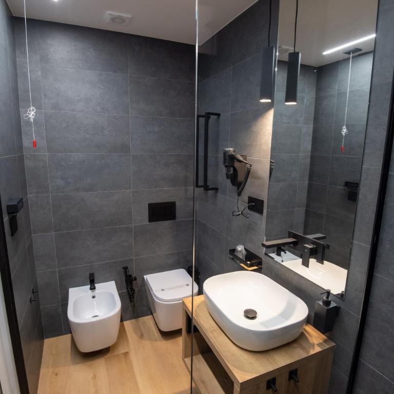 Contemporaneamente 147 - Modern & Comfort Rooms - Deluxe Double or Twin Room with Spa Bath - 17