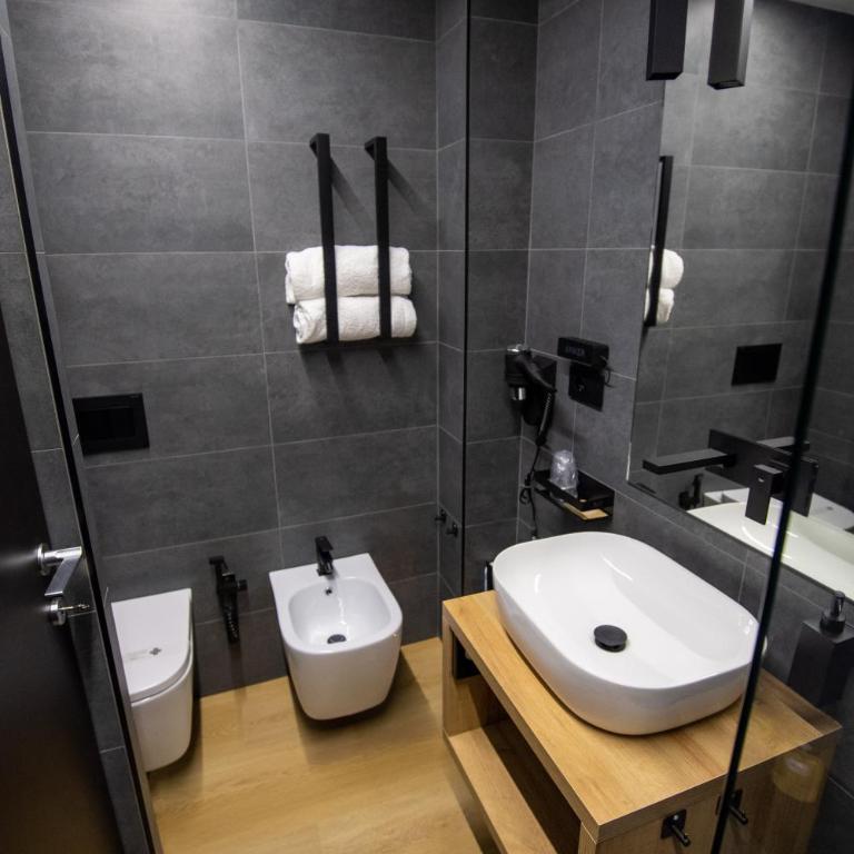 Contemporaneamente 147 - Modern & Comfort Rooms - Standard Double or Twin Room with Balcony - 12