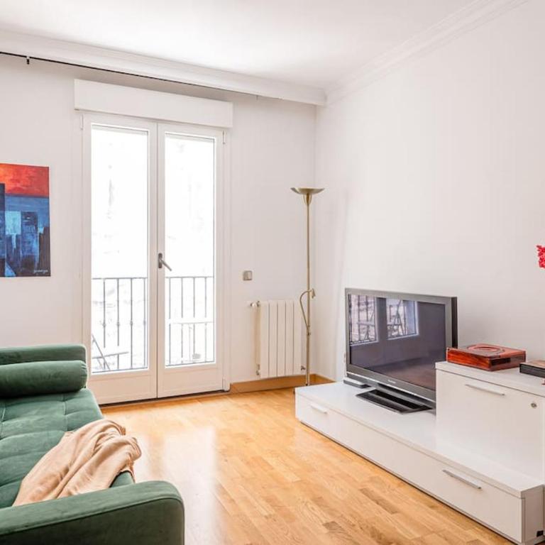 Beautiful flat with pool in the center-S-MARC - Two-Bedroom Apartment - 4