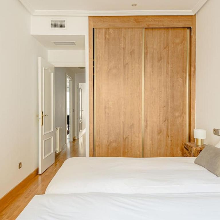 Beautiful flat with pool in the center-S-MARC - Two-Bedroom Apartment - 12