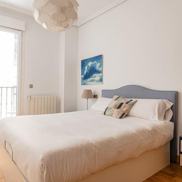 Beautiful flat with pool in the center-S-MARC - Two-Bedroom Apartment - 17