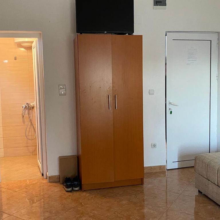 Fikret-apartmani Velika plaža - Četvorokrevetna Soba sa Sopstvenim Kupatilom - 2