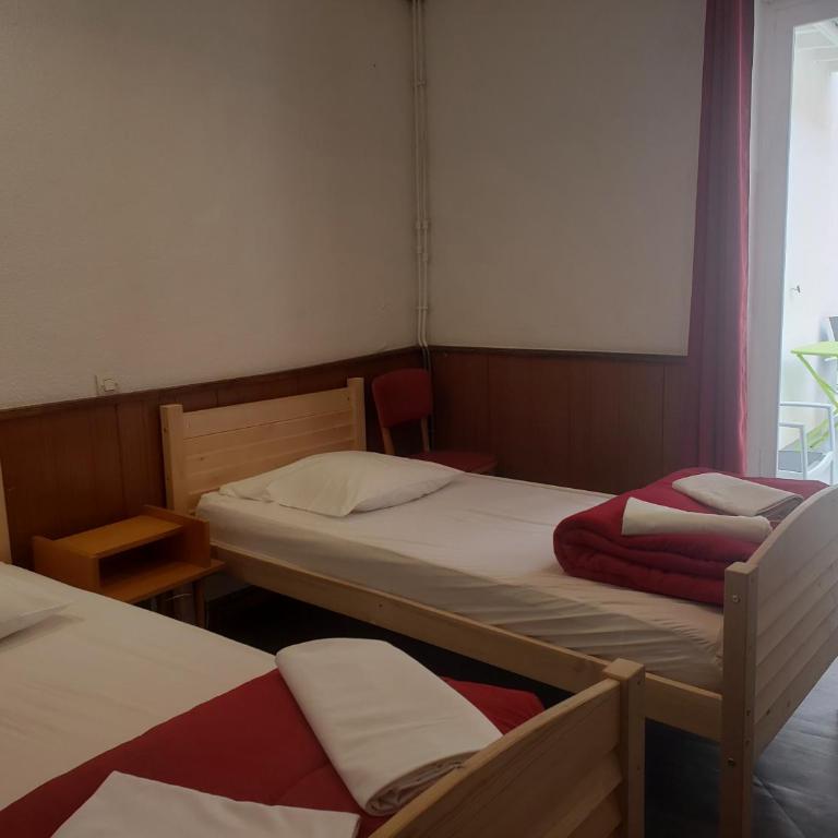 Hébergement Artense - Chambre Lits Jumeaux avec Salle de Bains Commune - 11