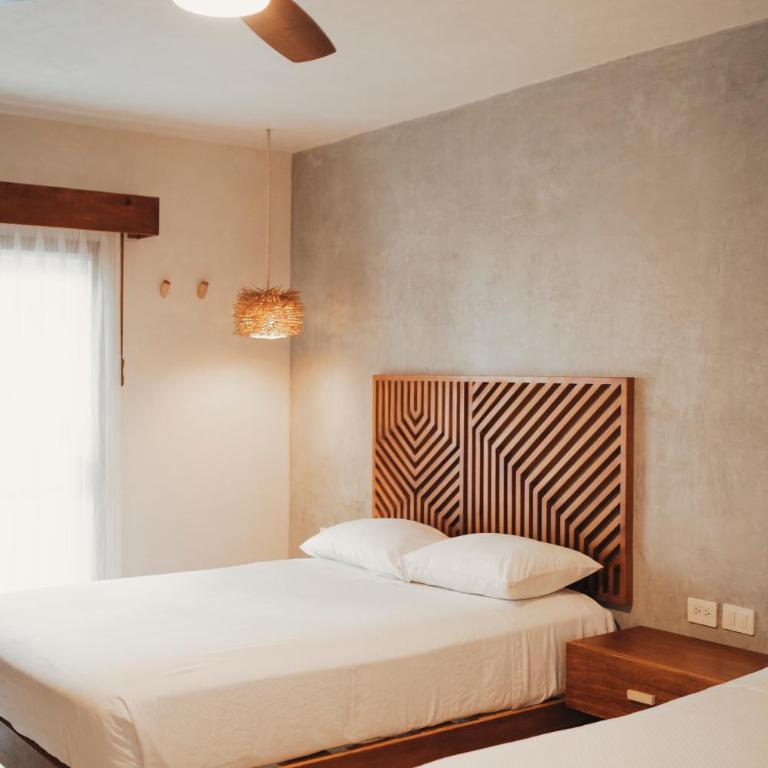 Petit Lafitte Beach Front Hotel & Bungalows - Pool View Room - 2 Double Beds - 1