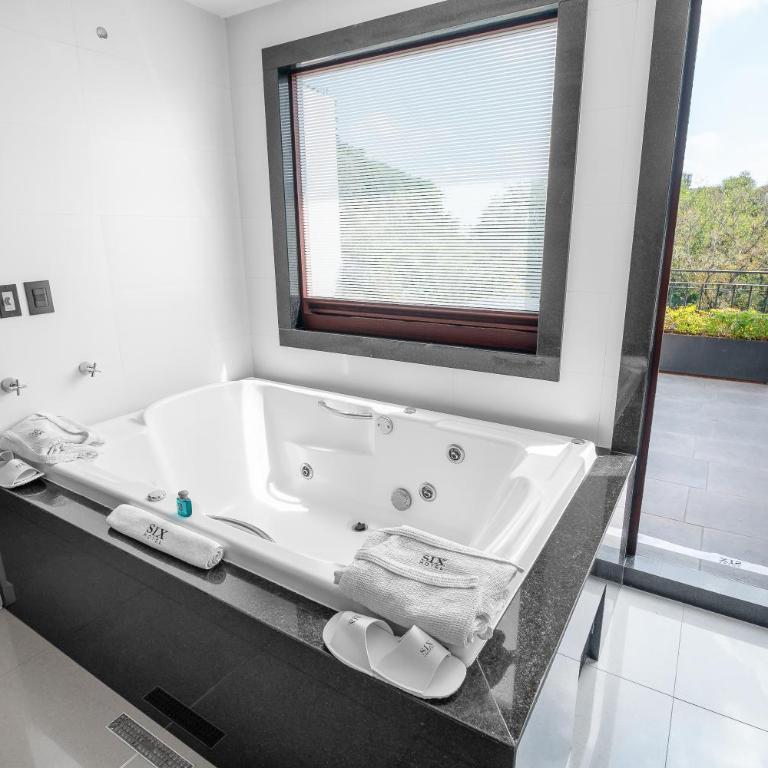 Six Hotel Guadalajara Expiatorio - Suite con bañera de hidromasaje - 1