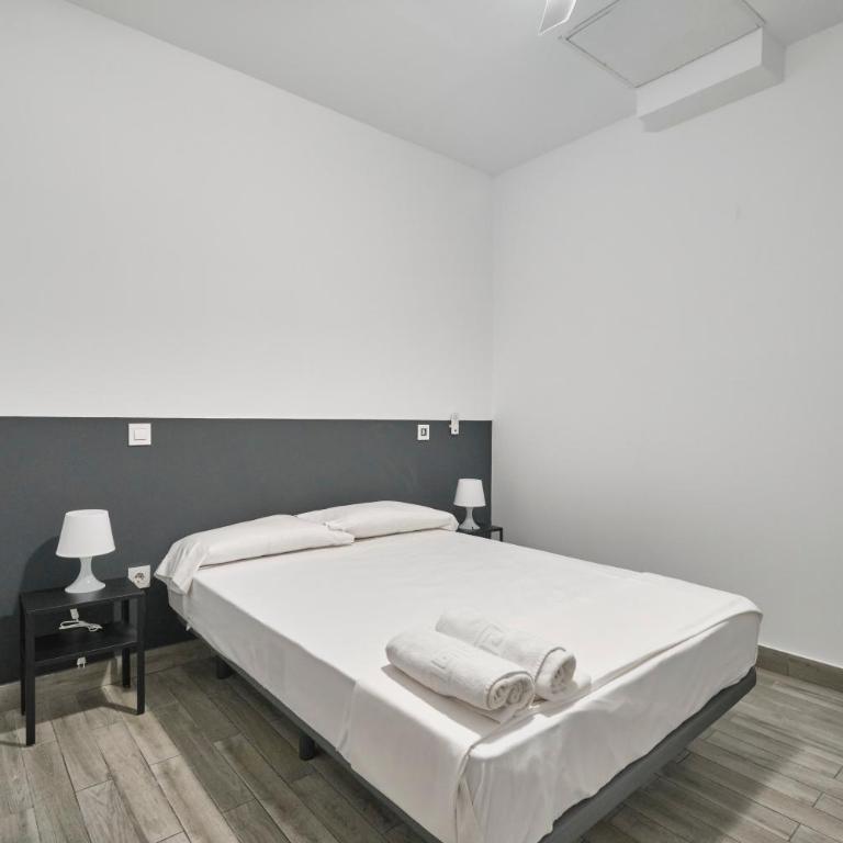 Núñez de Arce habitaciones - Double Room with Shared Bathroom - 1