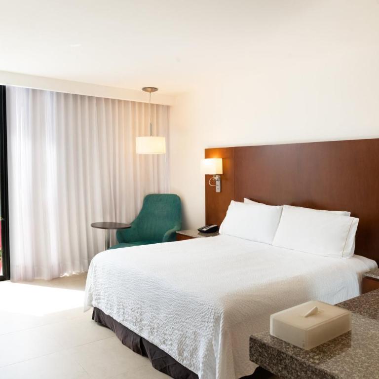 Fiesta Inn Playa del Carmen - Habitación Superior con cama extragrande - 9