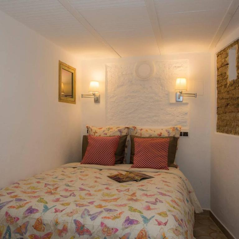 Next to Central Market, Cathedral and Town Hall - Two-Bedroom Apartment - 36